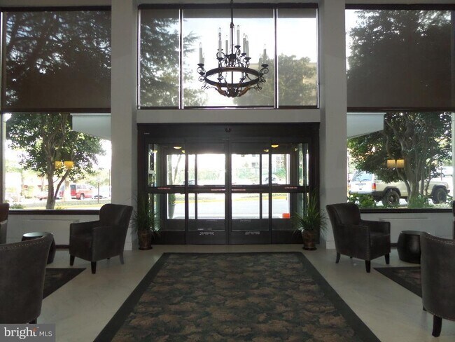 Building Photo - 2059 Huntington Ave