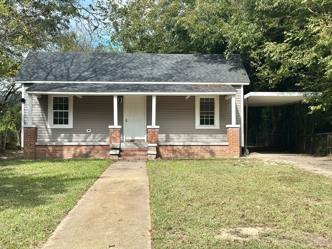 Primary Photo - Recently Renovated 2-Bedroom Home in Hende...