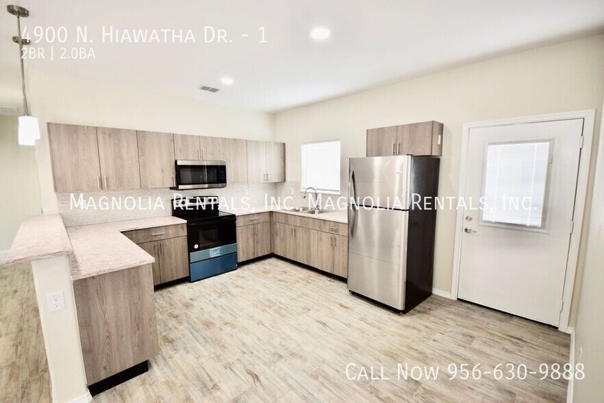 Building Photo - 4900 N Hiawatha Dr