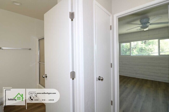 Building Photo - 1105 Olive Ave