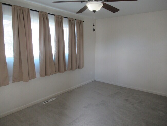 Building Photo - 1410 Auburn Dr