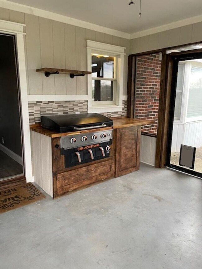 Building Photo - 1084 Nease Dr