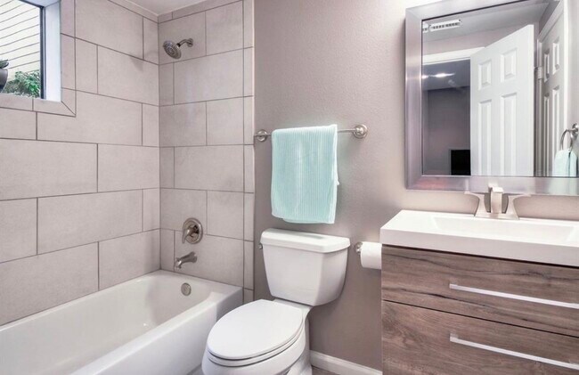 Building Photo - 5408 Rose St