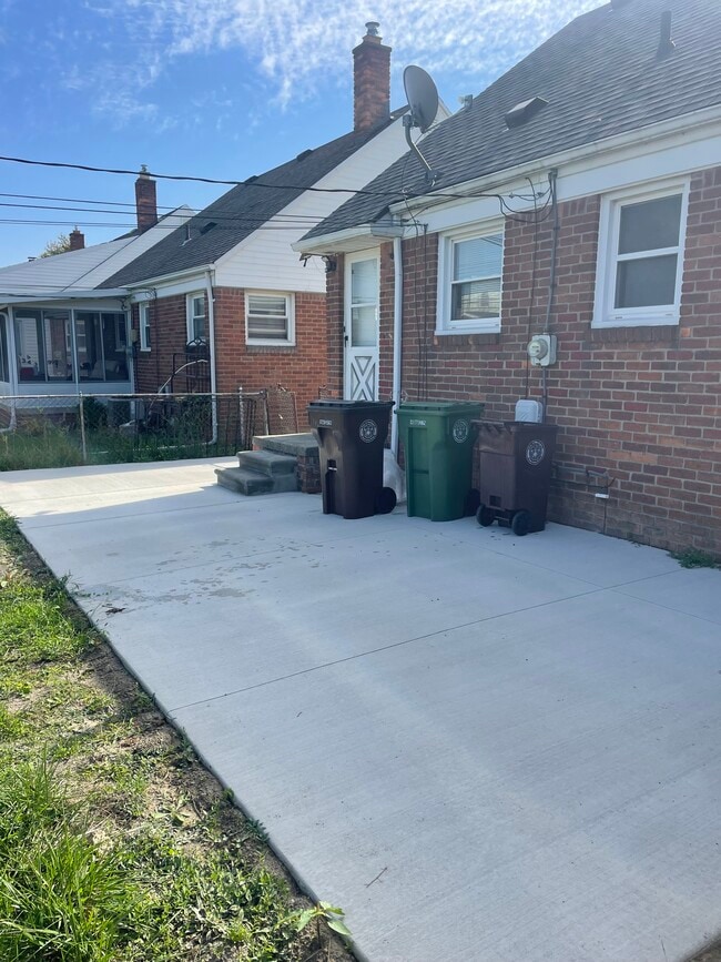 Building Photo - 13144 Orange St