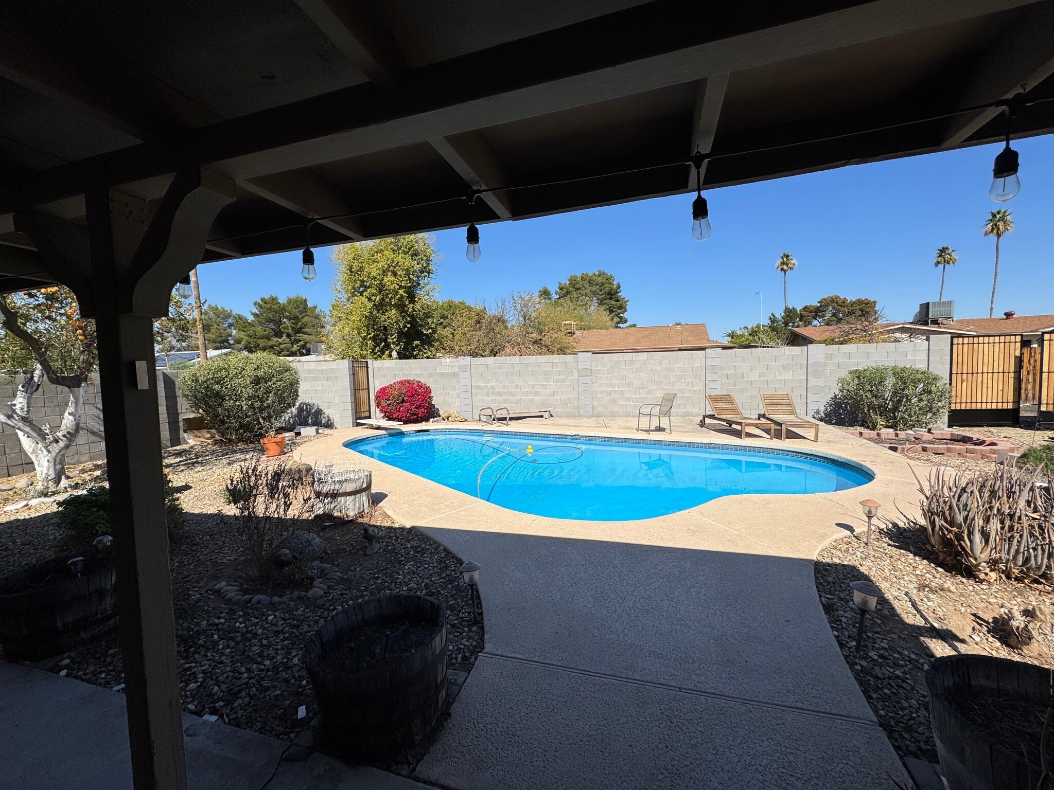 Building Photo - 2058 E Fremont Dr