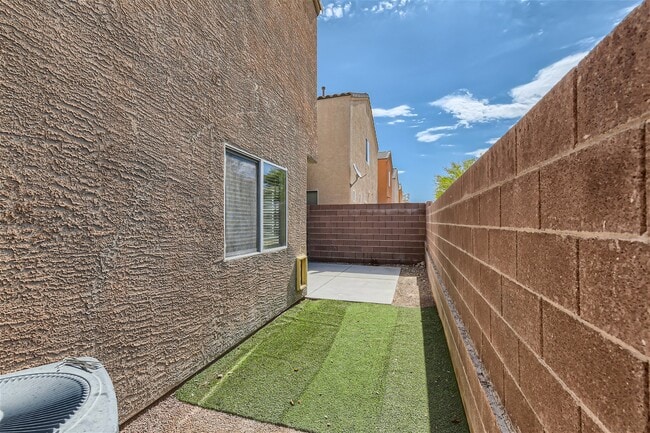 Building Photo - 9289 Wertz Ave