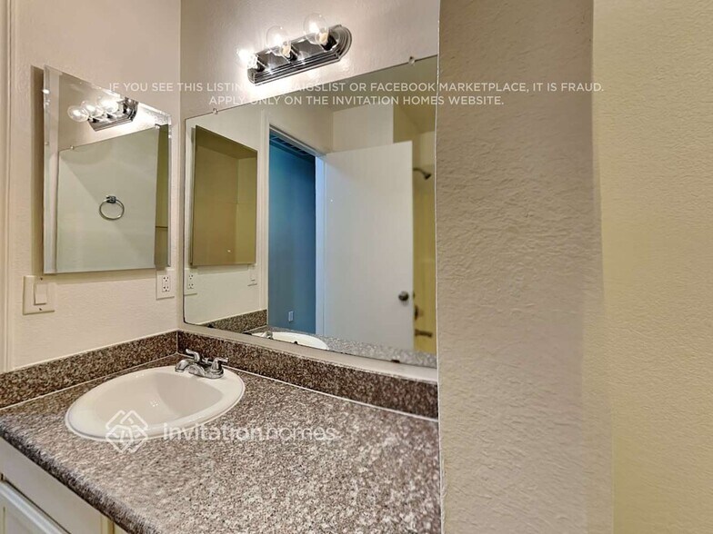 Building Photo - 8120 W Tuckey Ln