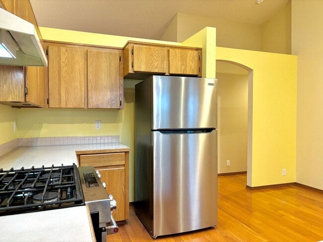 Building Photo - Spacious Ranch Style Home w/ private patio and yard, 2 car garage and vaulted ceilings