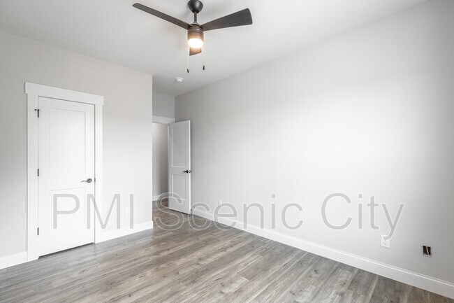 Building Photo - 1908 Cypress Ln