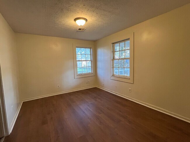 Building Photo - 2085 Speigle St