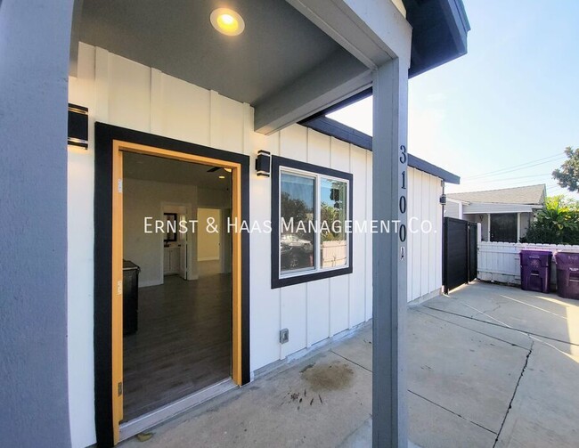 Primary Photo - Fantastic 2 Bedroom 2 Bath Cozy House in C...