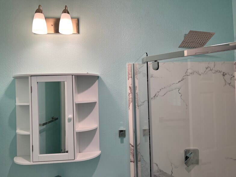 Building Photo - 5746 Robinhood Dr