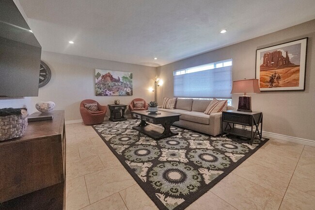 Building Photo - Amazing 3 Bed/2 Bath Home in Old Town Scottsdale