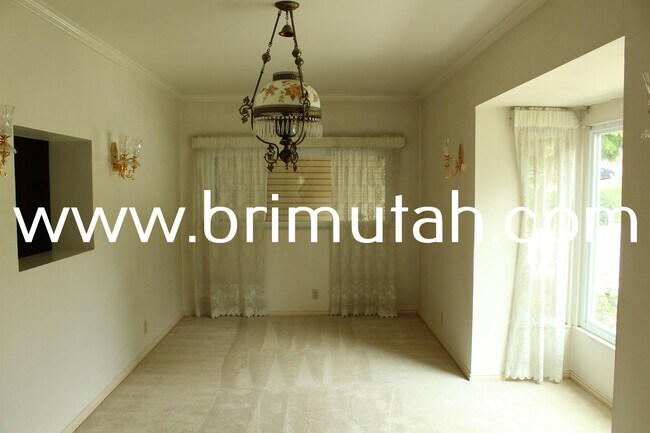 Building Photo - 4192 S Holloway Dr