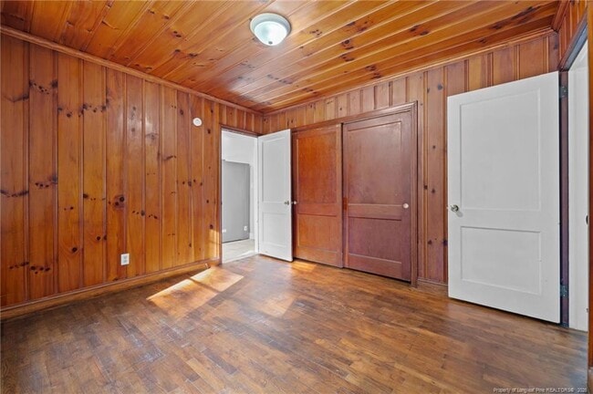 Building Photo - 821 Sandalwood Dr