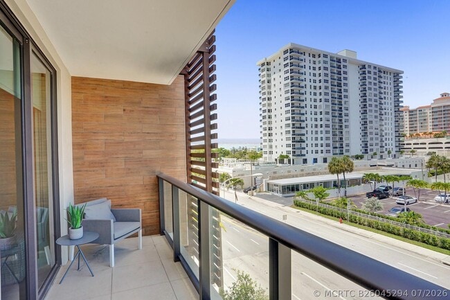 Building Photo - 3040 N Ocean Blvd