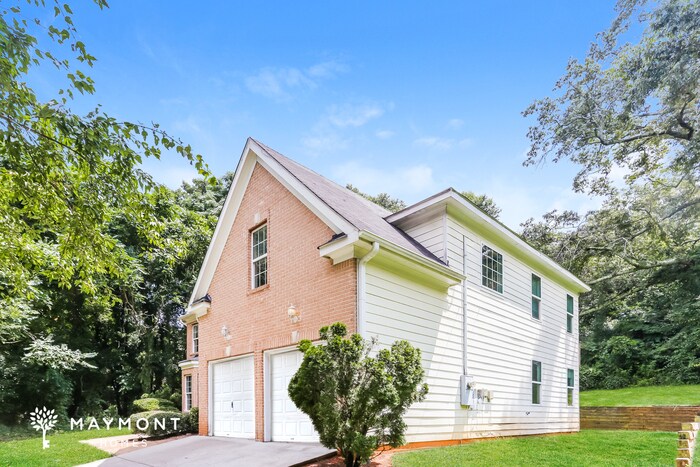 Building Photo - 2556 Phillips St