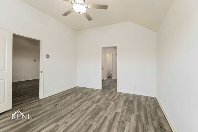 Building Photo - 1100 Wheatfield Ln