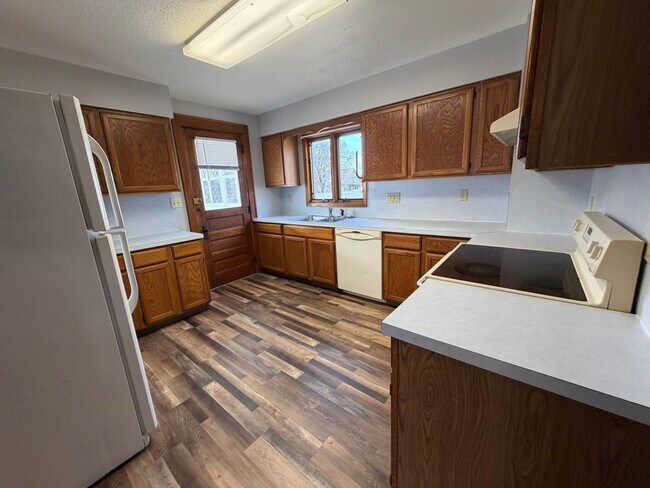 Building Photo - PRICE REDUCED! 3 Bedroom, 2 Bathroom House Located in Stanton near downtown and High School!