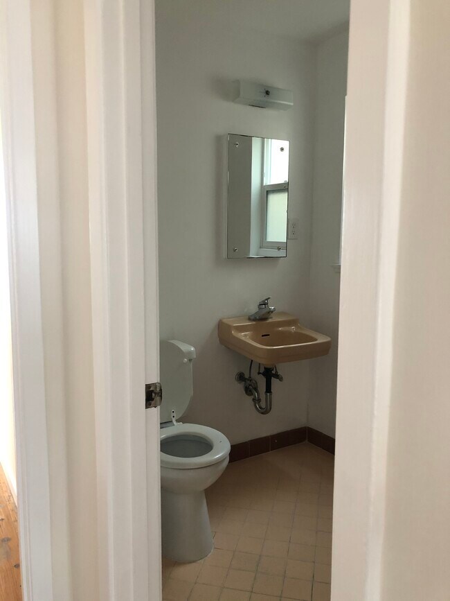 Building Photo - 2233 Taraval St