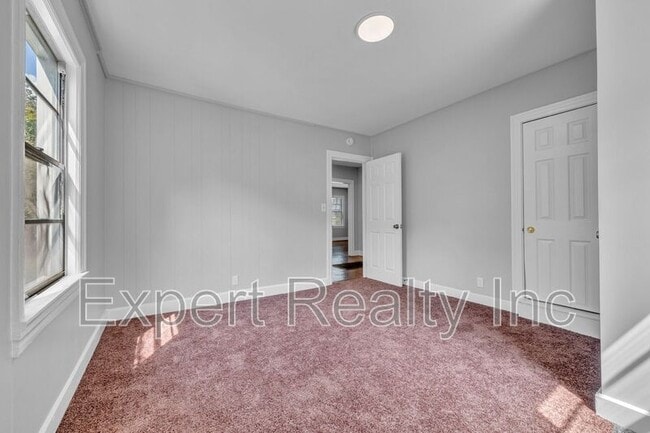 Building Photo - 4807 Terrace M