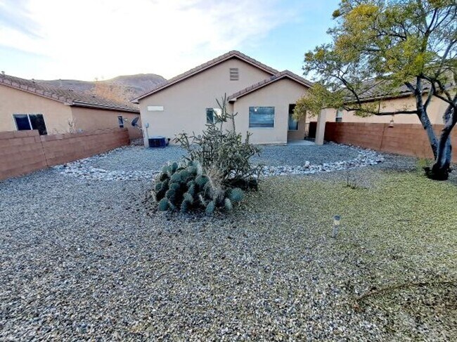 Building Photo - Cute 3 bed, 2 bath home in Huning Ranch