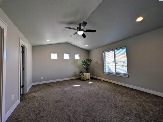 Building Photo - 4 BED HOME FOR RENT IN BENTON CITY MOVE-IN...