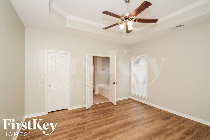 Building Photo - 5890 Forest Lakes Cove