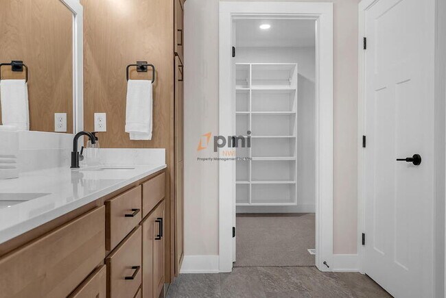 Building Photo - 1962 Park St