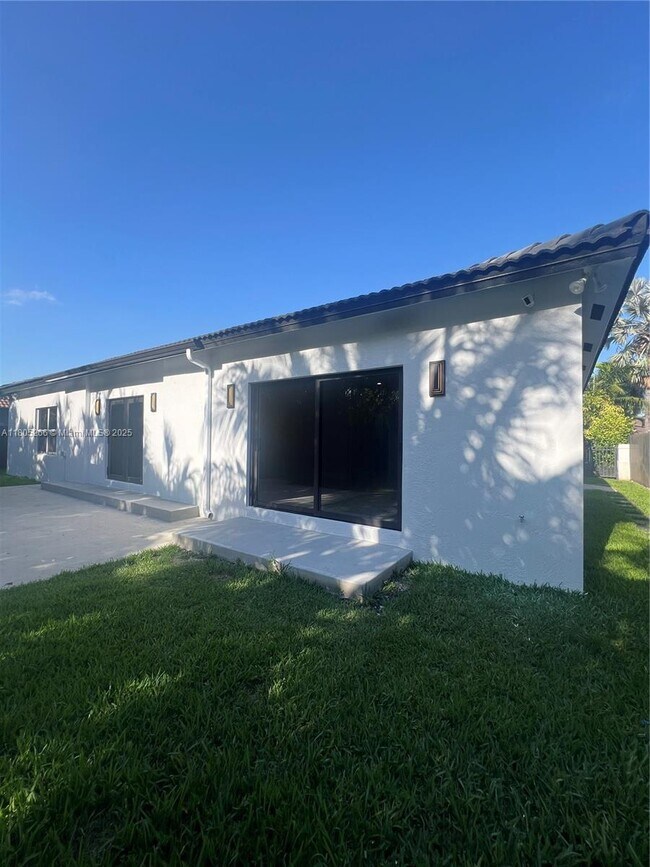 Building Photo - 2682 SW 139th Pl