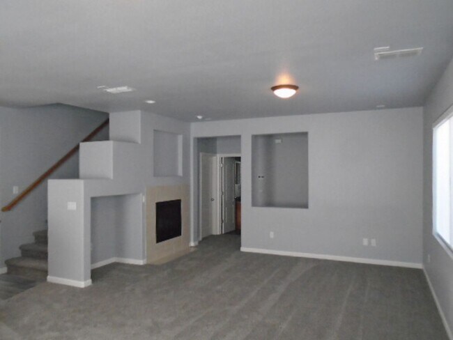 Building Photo - BEAUTIFUL WHITNEY OAKS HOME WITH 3+ BEDROOMS, 3 FULL BATHS, & 2 CAR GARAGE!