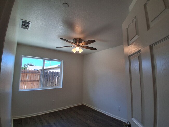Building Photo - 3016 Lake Park Ct