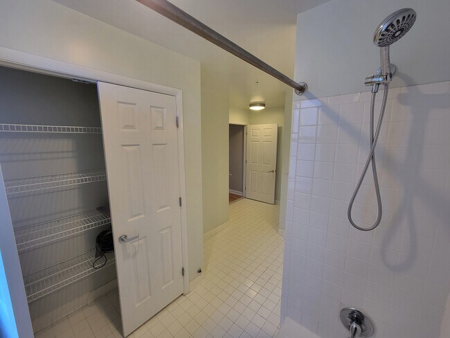 Building Photo - 1308 Clifton St NW