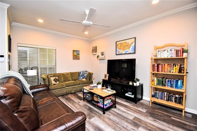 Building Photo - 921 Marine Dr