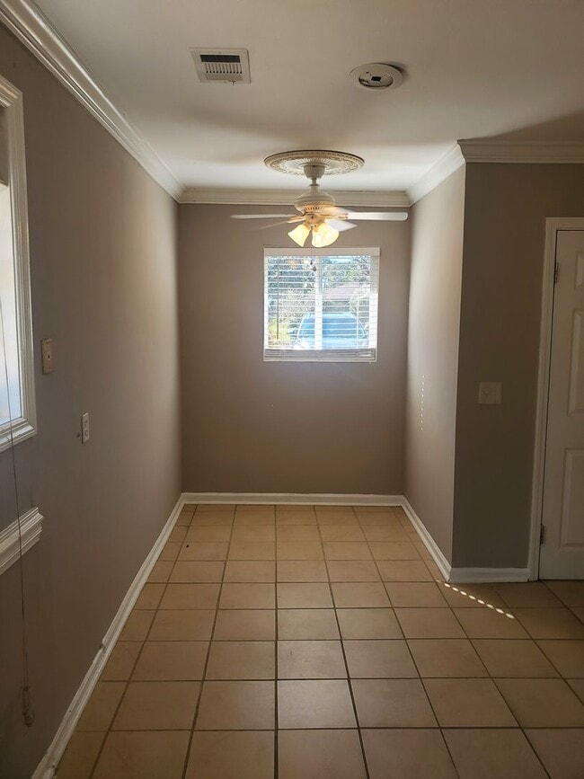 Building Photo - **Available Now** Updated 3 Bedroom Home i...