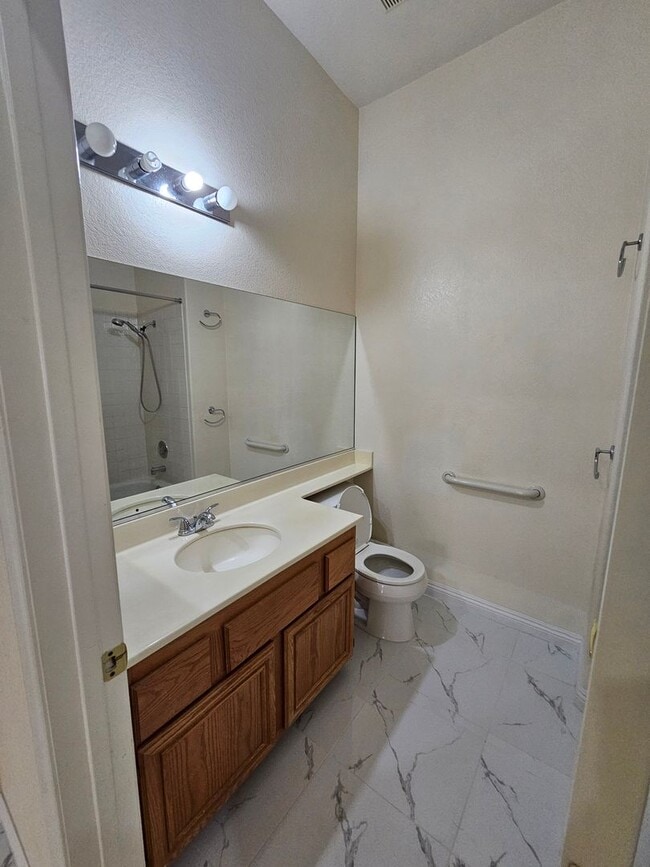 Building Photo - Adorable Single Story 3 Bedroom!!!