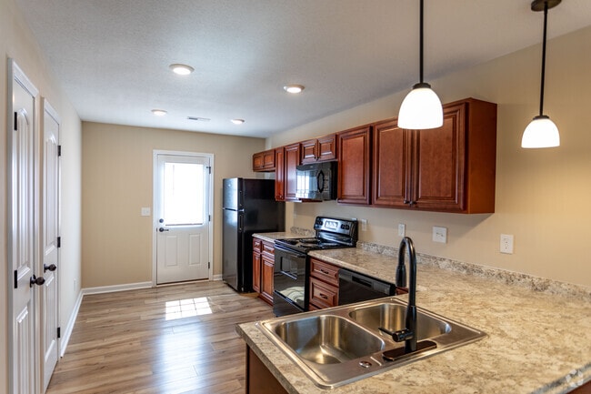 1BR, 1BA - 900SF - Tiny Town Village