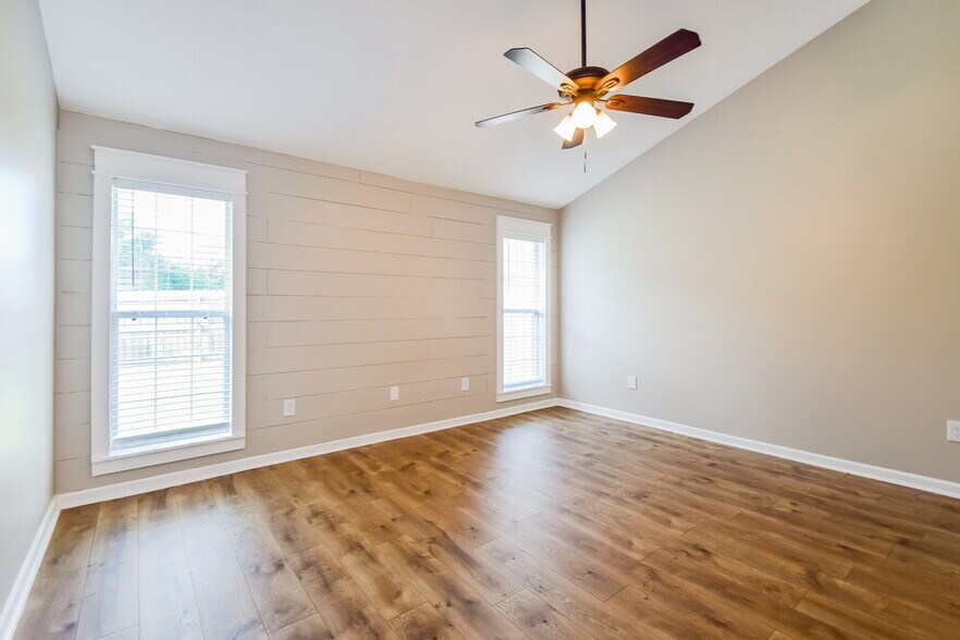 Building Photo - 1720 Avery Cove