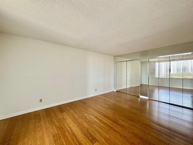 Building Photo - 5950 Pelican Bay Plaza S