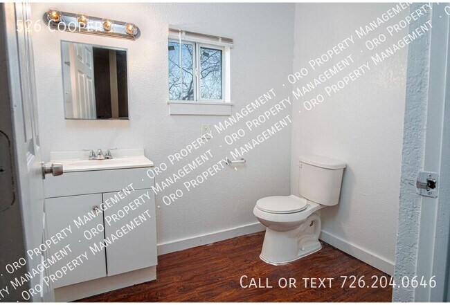 Building Photo - 526 Cooper-