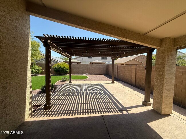 Building Photo - 11761 W Dos Rios Dr