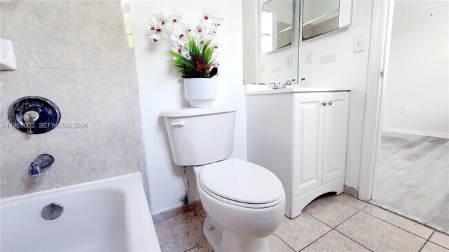 Building Photo - 741 SE 2nd St