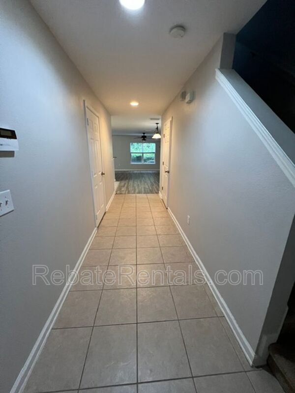 Building Photo - 824 Black Cherry Dr S