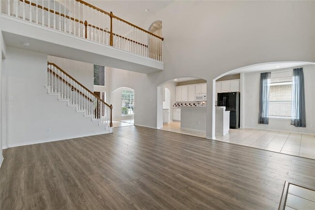 Building Photo - 1010 Sussex Trail