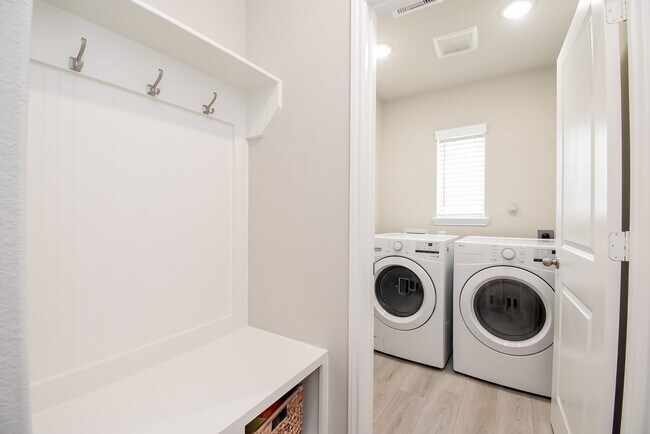 Building Photo - 17007 Shine Bright Ct