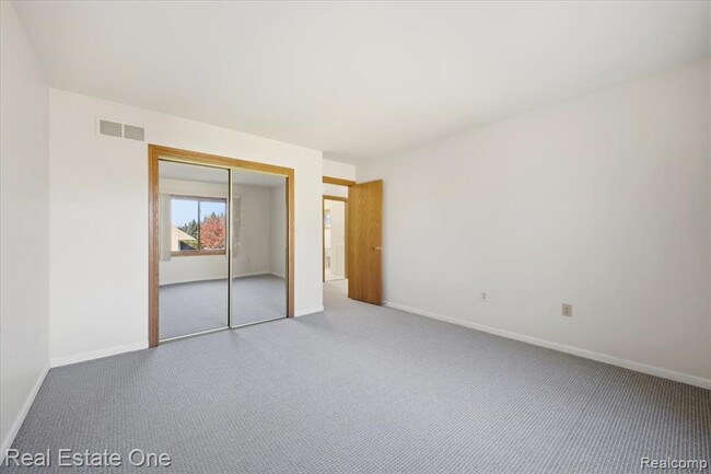 Building Photo - 2251 Crystal Dr