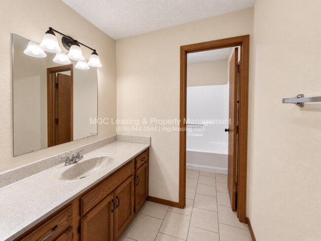Building Photo - Chapel Oaks Community of Lee's Summit - $500 off September rent with immediate move in!!