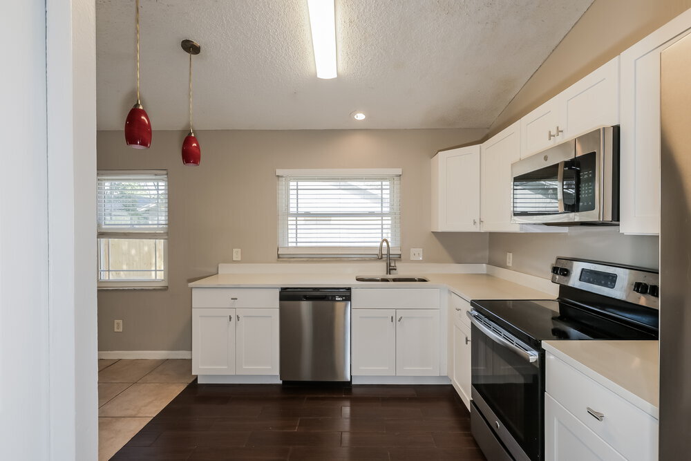 Building Photo - 2027 Helm Ln