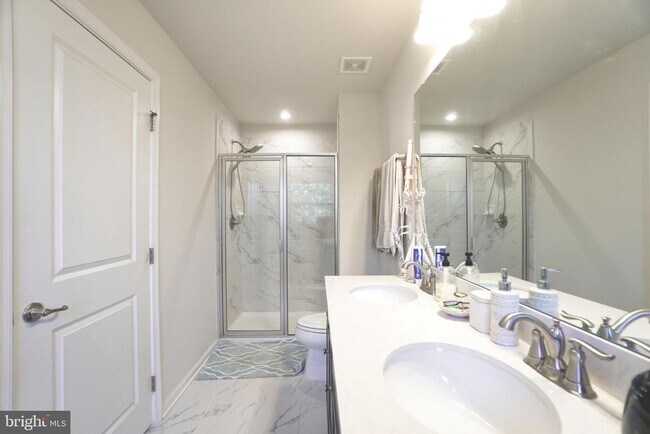 Building Photo - 202 Bamboo Dr