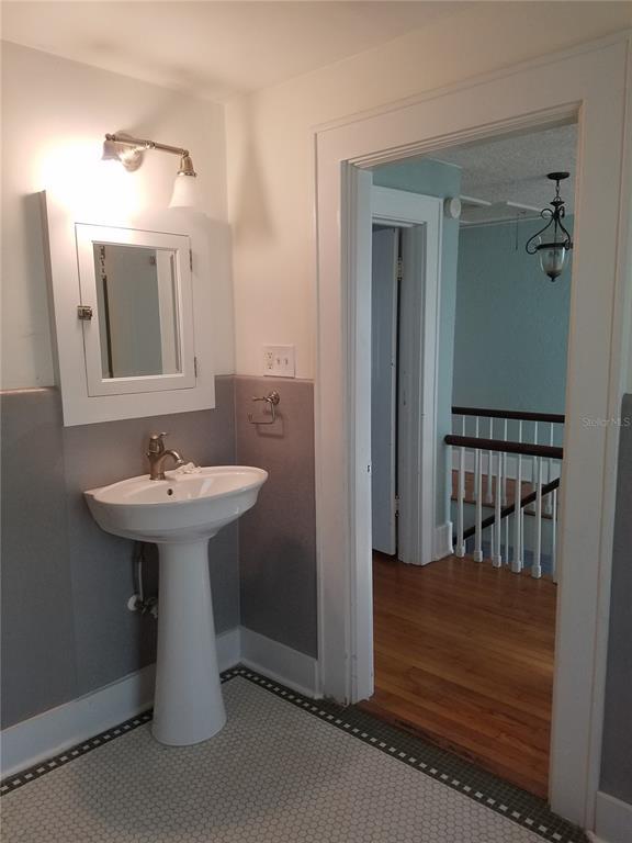 Building Photo - 746 Clifford Dr